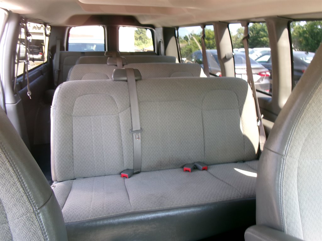 GMC Savana photo 10
