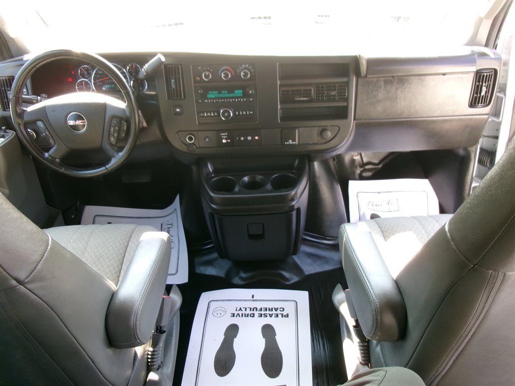 GMC Savana photo 11