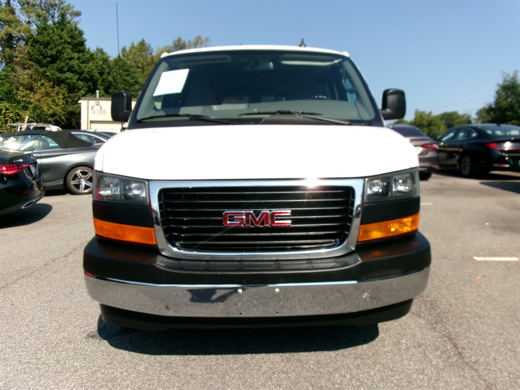GMC Savana photo 2