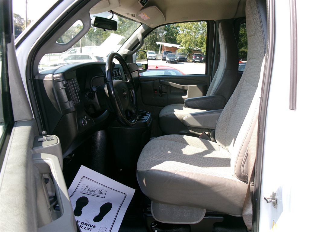 GMC Savana photo 8