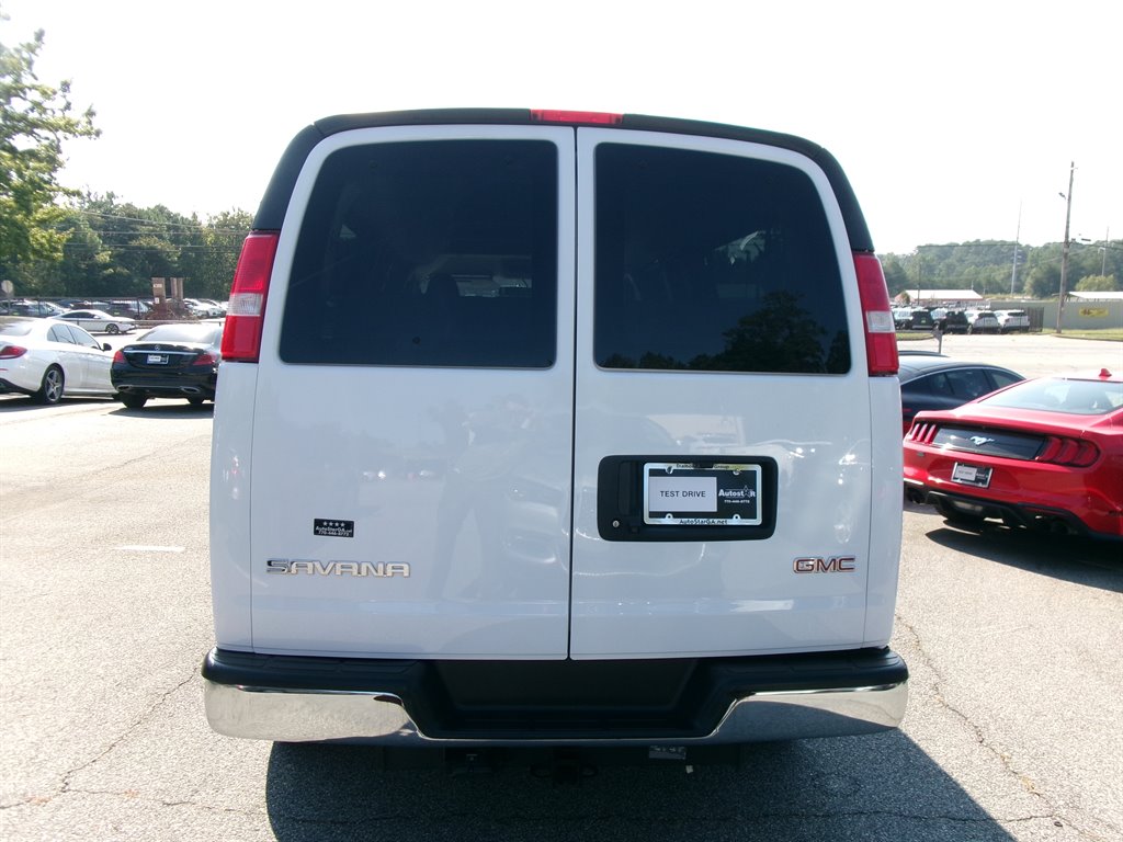 GMC Savana photo 5