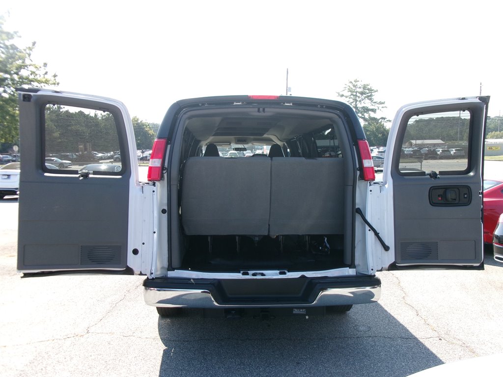 GMC Savana photo 7