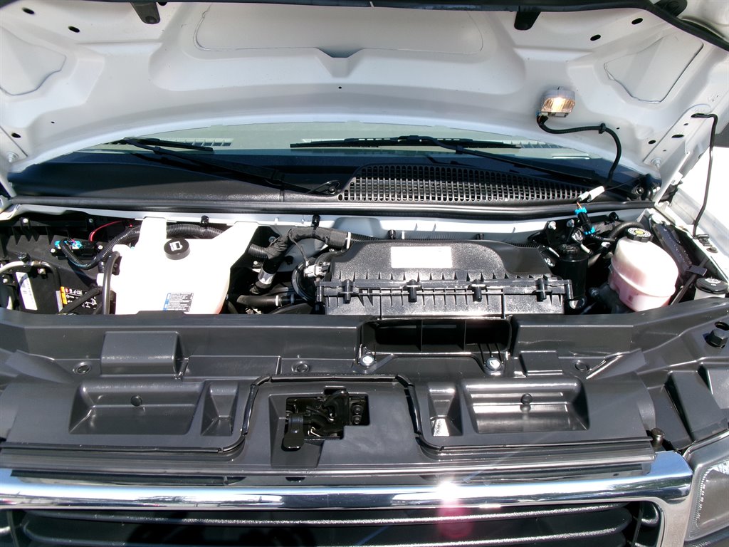 GMC Savana photo 18