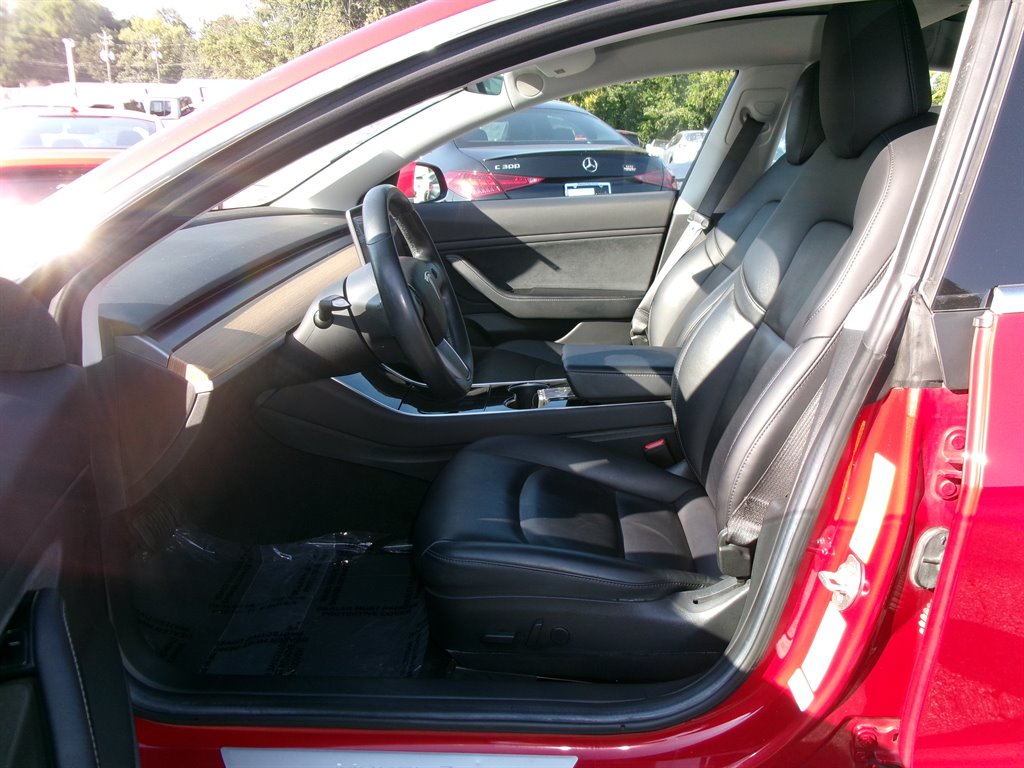 Tesla Model 3 photo 8