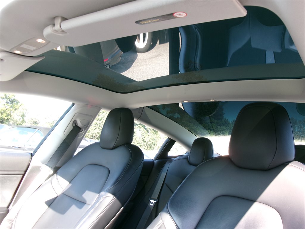 Tesla Model 3 photo 15