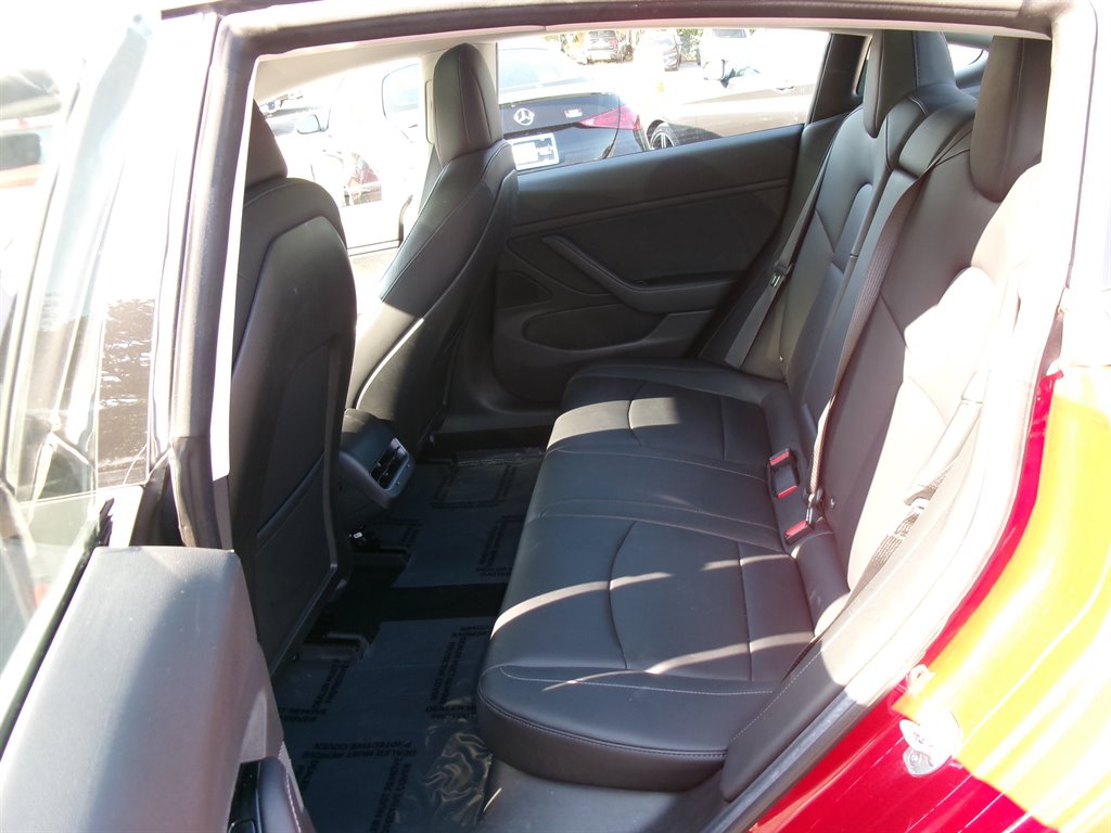 Tesla Model 3 photo 9