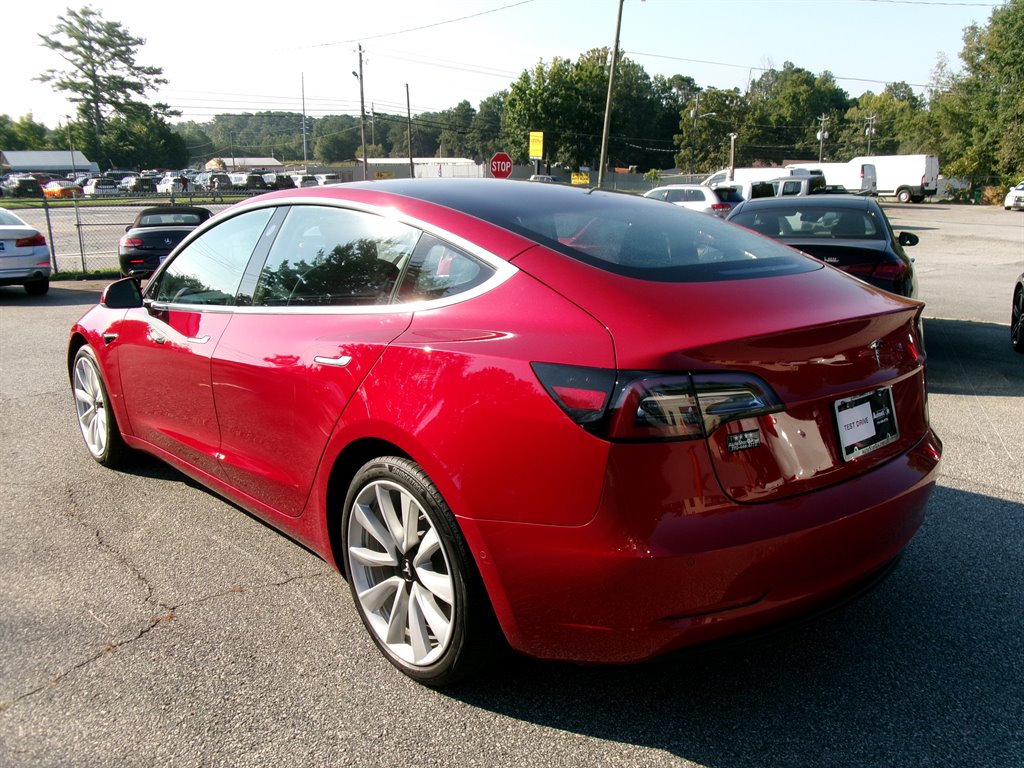 Tesla Model 3 photo 4