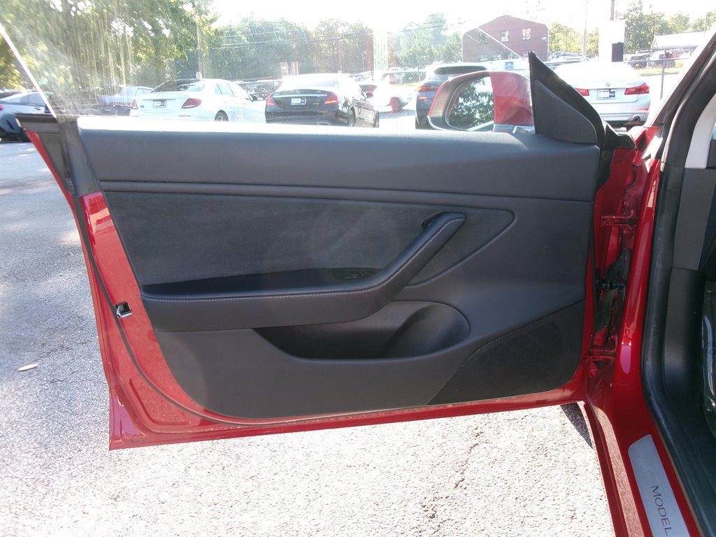 Tesla Model 3 photo 7