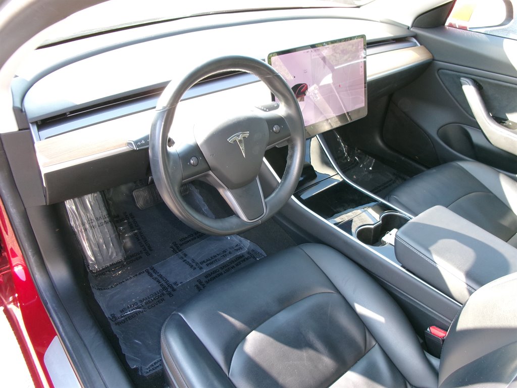 Tesla Model 3 photo 10