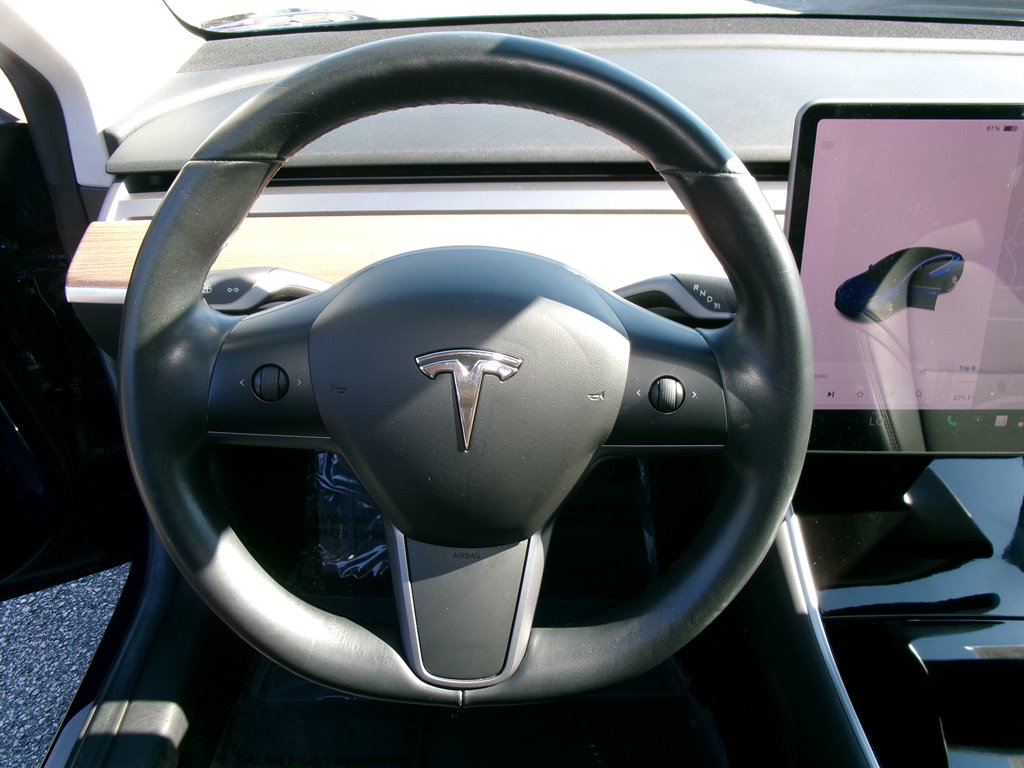Tesla Model 3 photo 11
