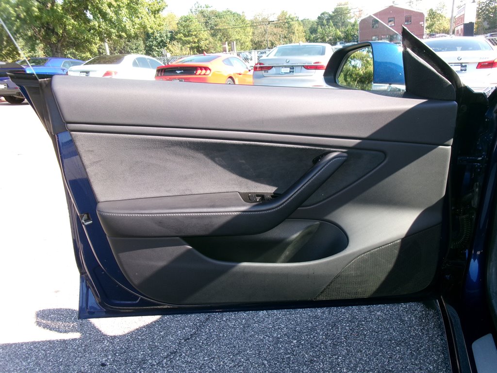 Tesla Model 3 photo 8