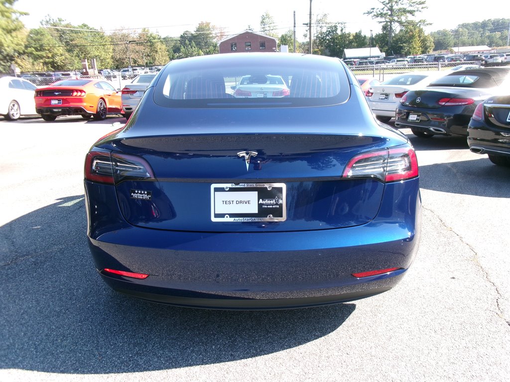 Tesla Model 3 photo 5