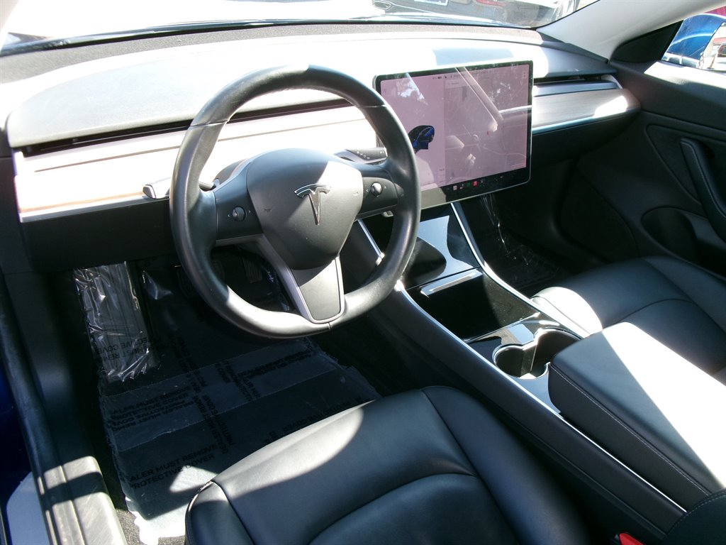 Tesla Model 3 photo 13