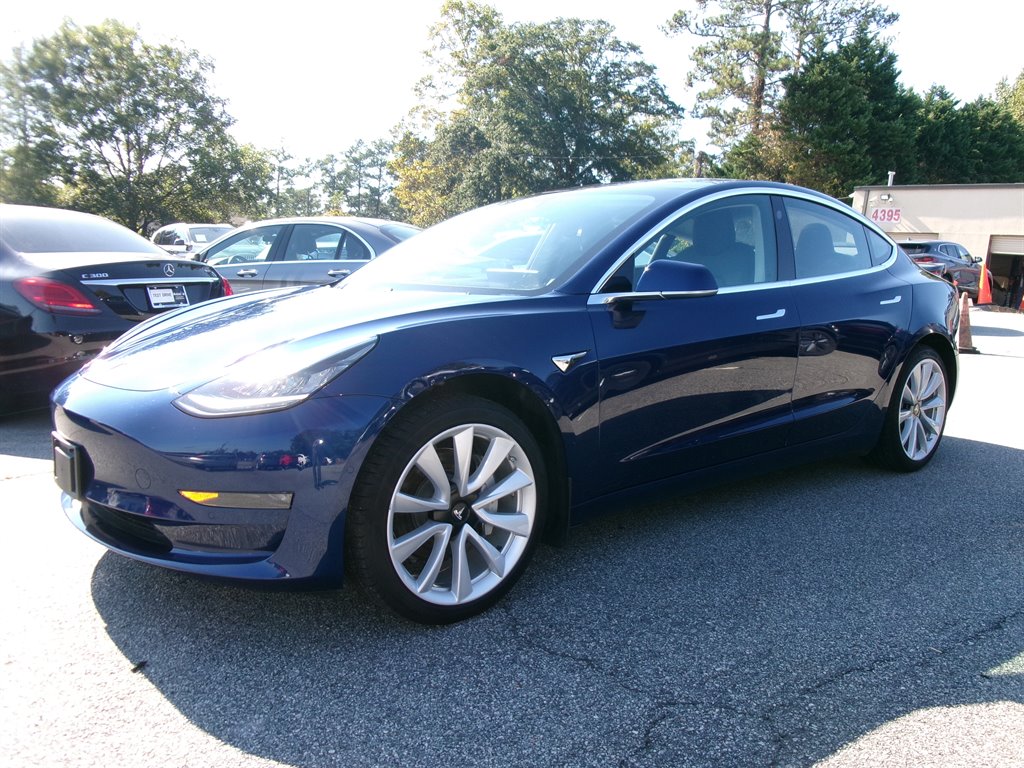 Tesla Model 3 photo 3