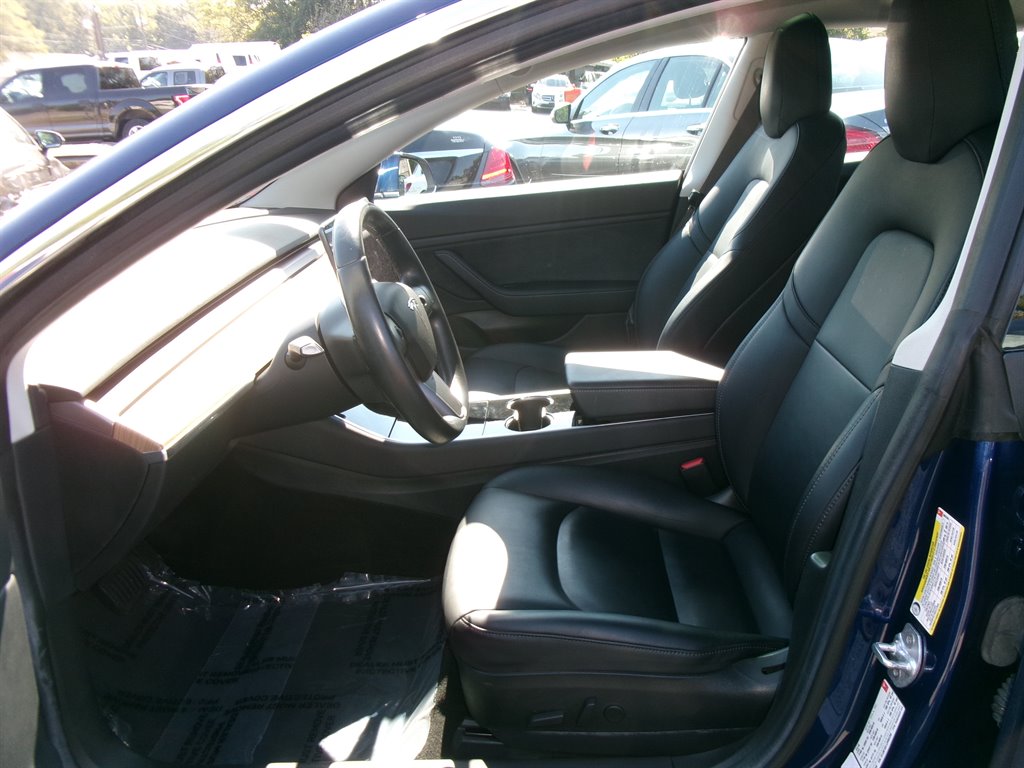 Tesla Model 3 photo 10