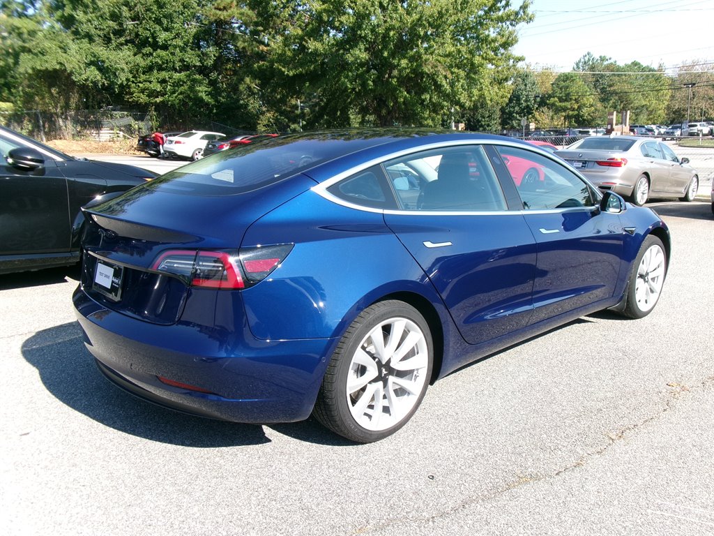 Tesla Model 3 photo 6
