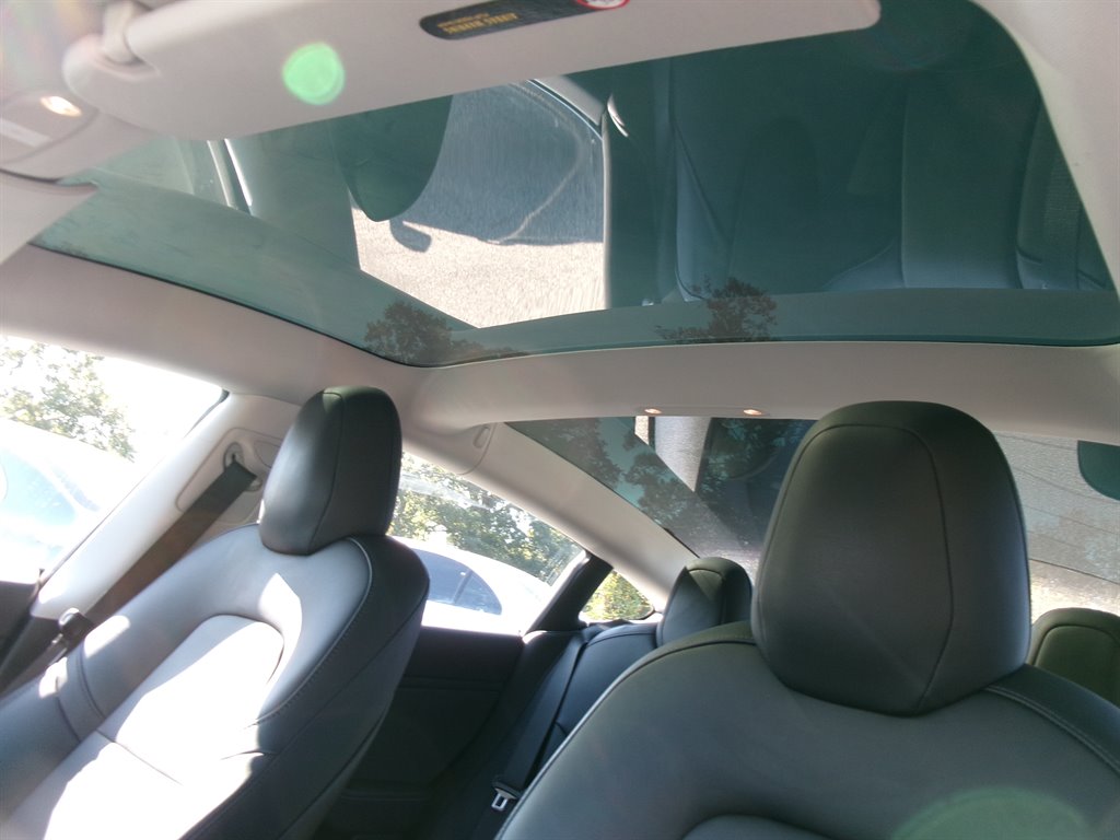 Tesla Model 3 photo 16