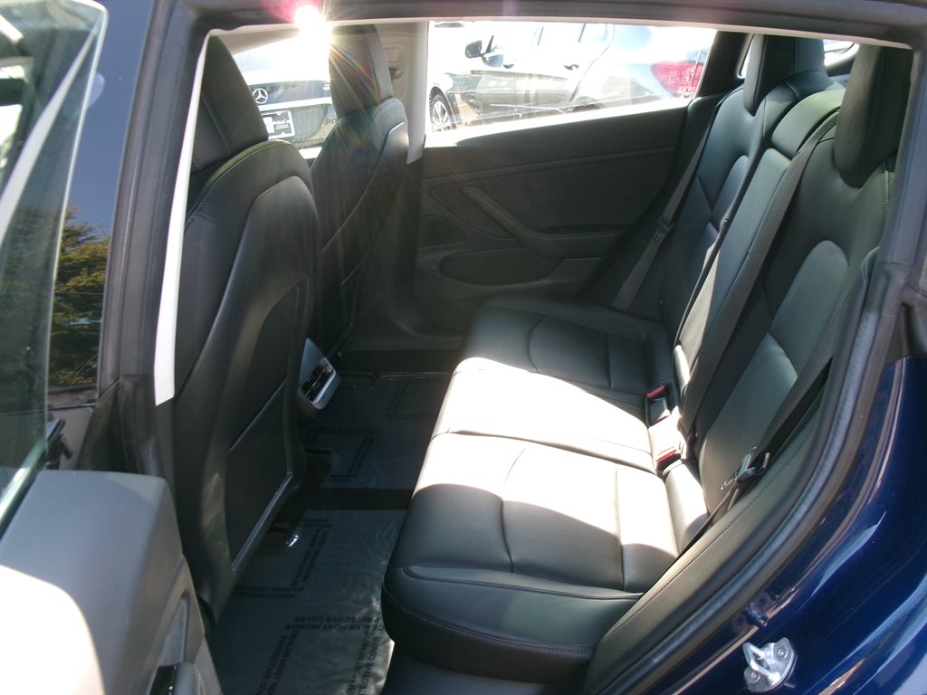 Tesla Model 3 photo 9