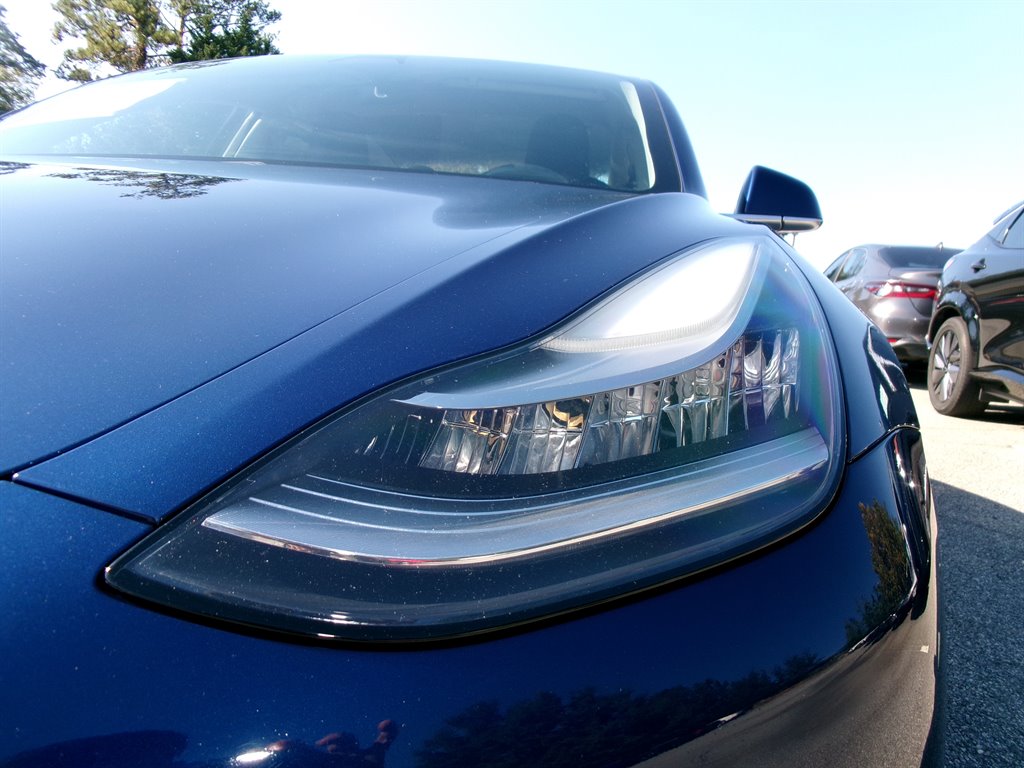 Tesla Model 3 photo 17