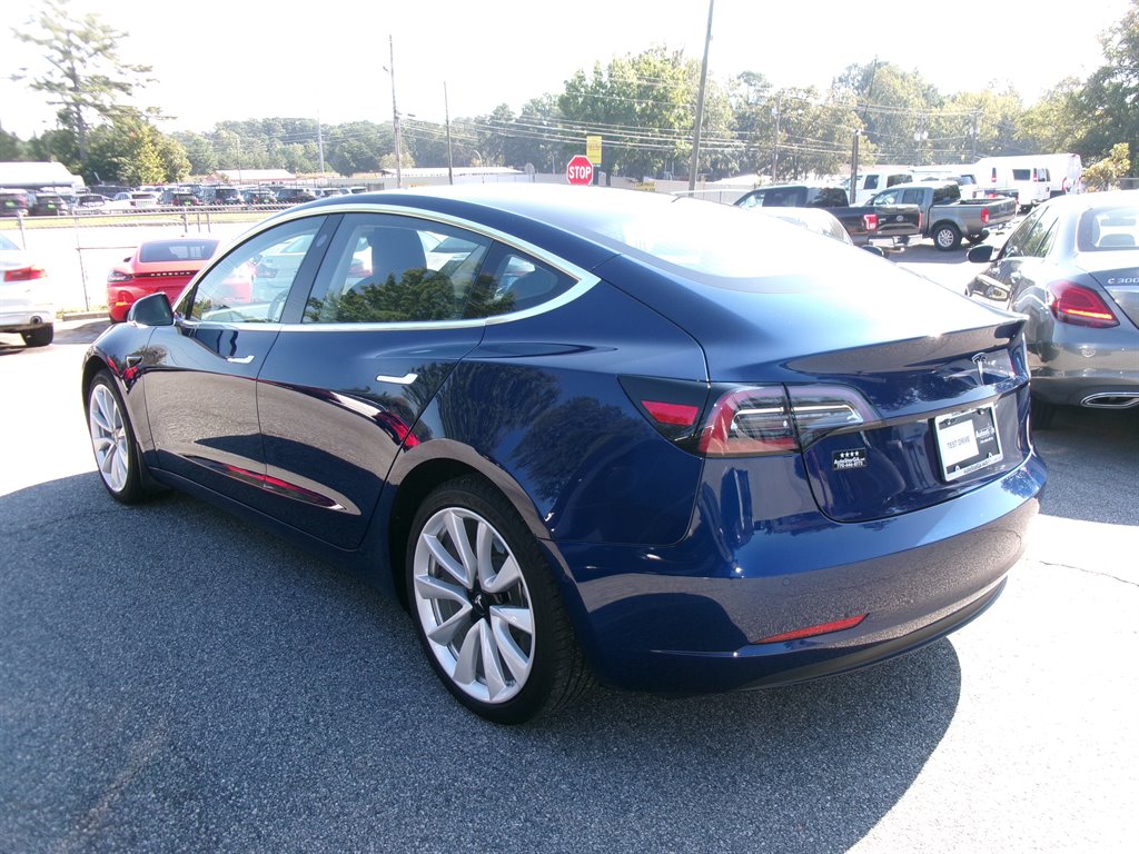 Tesla Model 3 photo 4