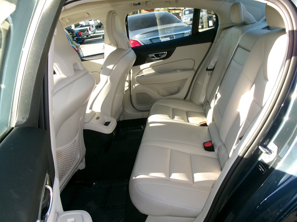 Volvo S60 photo 10